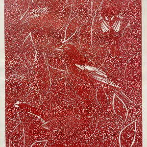 Grabado Xilografía hecho por la artista Randi Johansson - tecturas de Pájaros camuflados entre lineas y formas sutiles dentro de un mundo de jungla